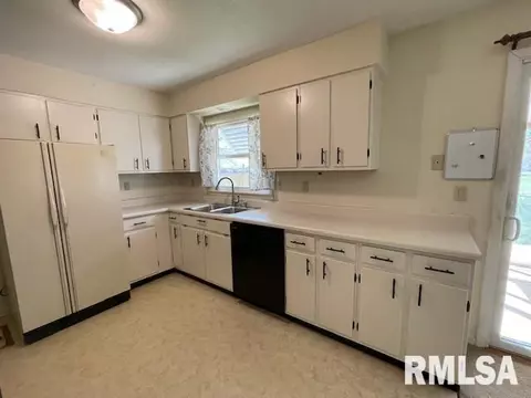 1137 Debbie Ln, Macomb, IL 61455 photo 11