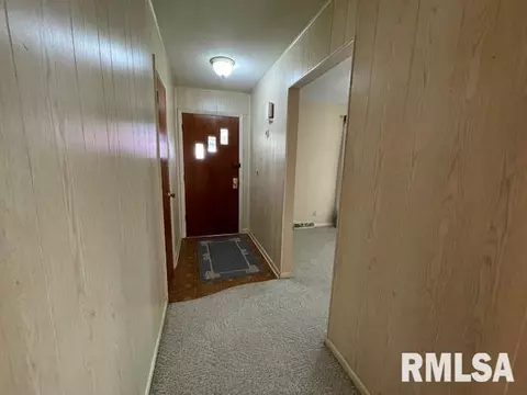 1137 Debbie Ln, Macomb, IL 61455 photo 3