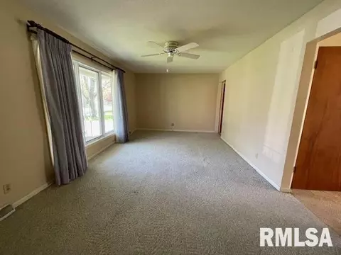 1137 Debbie Ln, Macomb, IL 61455 photo 5
