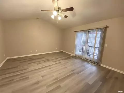 Living - 112 W Hillside Ct, Dunlap, IL 61525 photo 10 of 14