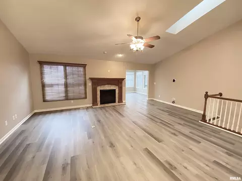 Living - 112 W Hillside Ct, Dunlap, IL 61525 photo 6 of 14