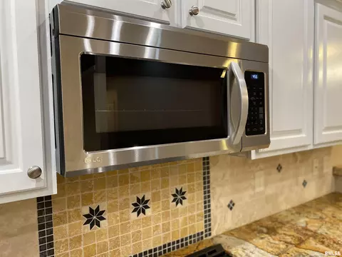 Kitchen - 112 W Hillside Ct, Dunlap, IL 61525 photo 5 of 6