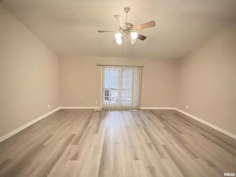 Living - 112 W Hillside Ct, Dunlap, IL 61525 photo 9 of 14