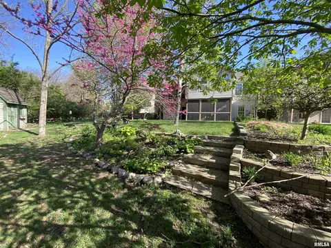 Exterior - 112 W Hillside Ct, Dunlap, IL 61525 photo 5 of 22