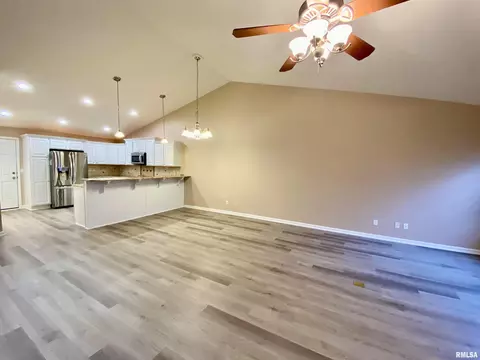Living - 112 W Hillside Ct, Dunlap, IL 61525 photo 5 of 14