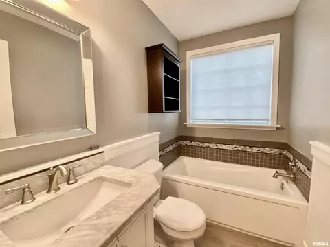 Bath - 112 W Hillside Ct, Dunlap, IL 61525 photo 5 of 7