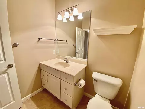 Bath - 112 W Hillside Ct, Dunlap, IL 61525 photo 6 of 7