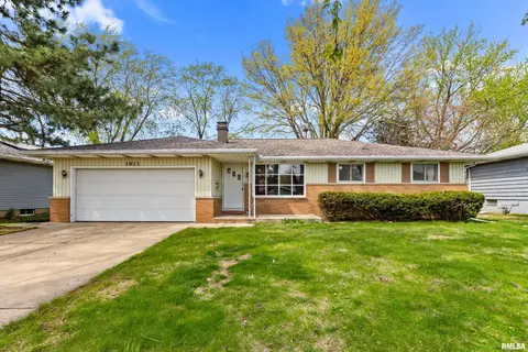 1811 W Latham Ln, Peoria, IL 61614