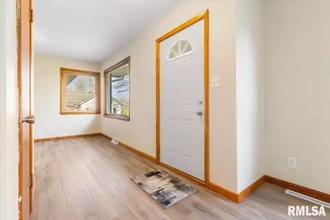 219 E Parkside Dr, Washburn, IL 61570 photo 7