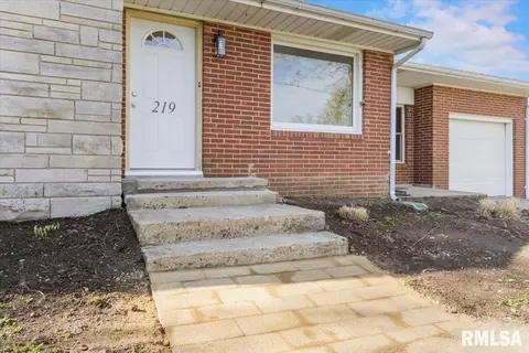 219 E Parkside Dr, Washburn, IL 61570 photo 5