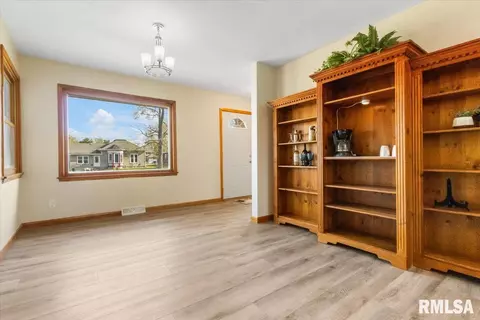 219 E Parkside Dr, Washburn, IL 61570 photo 13