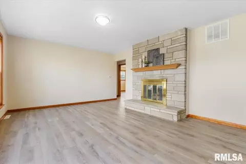 219 E Parkside Dr, Washburn, IL 61570 photo 8