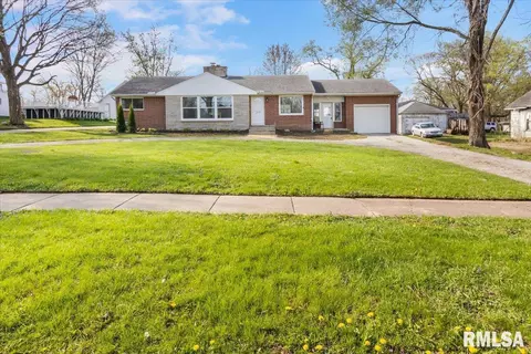 219 E Parkside Dr, Washburn, IL 61570 photo 4