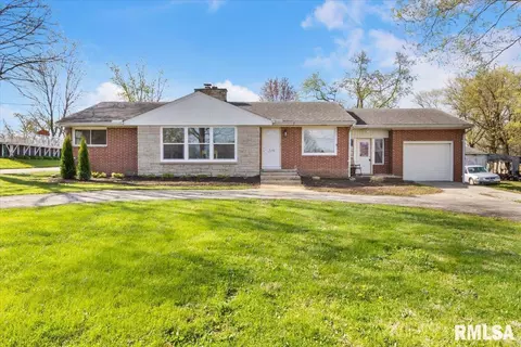 219 E Parkside Dr, Washburn, IL 61570