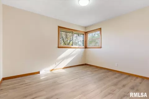 219 E Parkside Dr, Washburn, IL 61570 photo 29