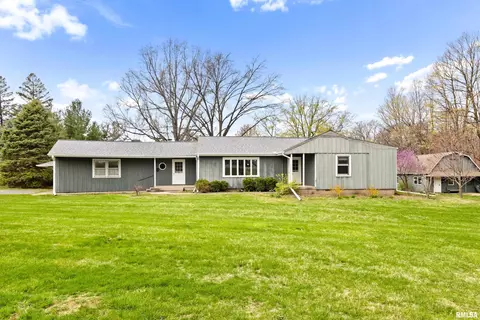 298 E Golden Maple Dr, East Peoria, IL 61611