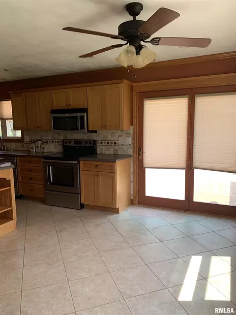 Kitchen - 19135 E 2000th St, Bushnell, IL 61422 photo 1 of 3