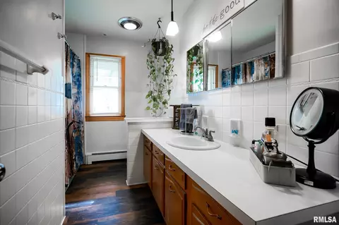 Bath - 100 Weber Ln, Delavan, IL 61734 photo 1 of 4