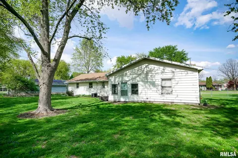 Exterior - 100 Weber Ln, Delavan, IL 61734 photo 5 of 20