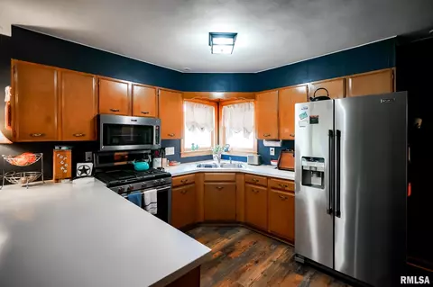 Kitchen - 100 Weber Ln, Delavan, IL 61734 photo 5 of 13