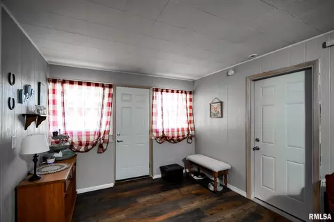 Entry Way - 100 Weber Ln, Delavan, IL 61734 photo 1 of 6