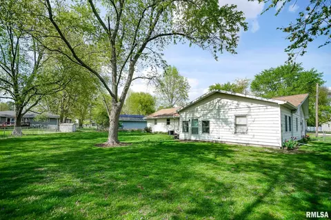 Exterior - 100 Weber Ln, Delavan, IL 61734 photo 7 of 20
