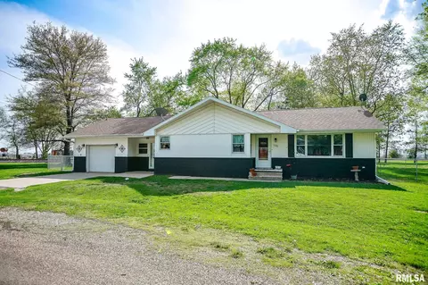 Exterior - 100 Weber Ln, Delavan, IL 61734 photo 16 of 20