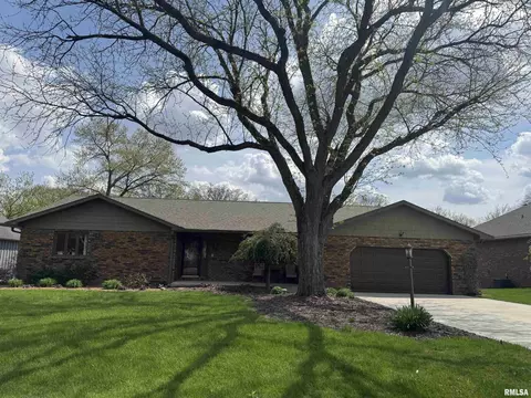 14 Olympia Fields Cir, Pekin, IL 61554
