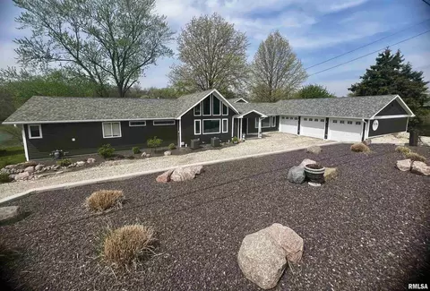 1036 W Shore Dr, Galesburg, IL 61401