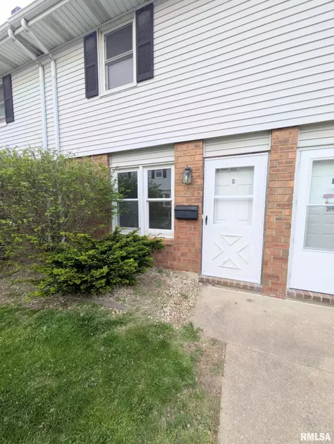 1914 Canterbury Dr, Washington, IL 61571