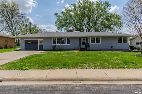 501 W High St, Roanoke, IL 61561