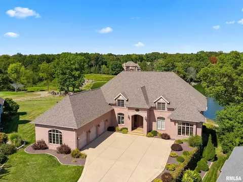 4425 W Longmeadow Ct, Peoria, IL 61615