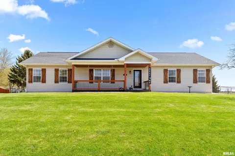 13 Lake Court Dr, Secor, IL 61771