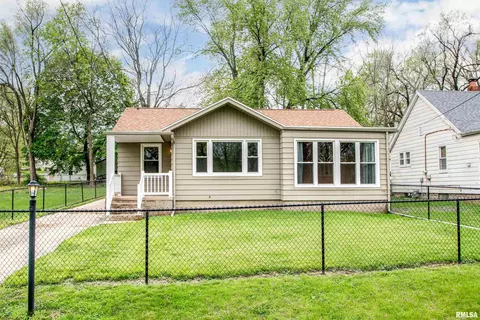 538 Roberts St, Creve Coeur, IL 61610