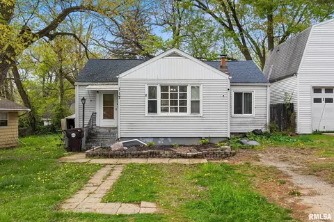 117 Homewood Ave, Creve Coeur, IL 61610