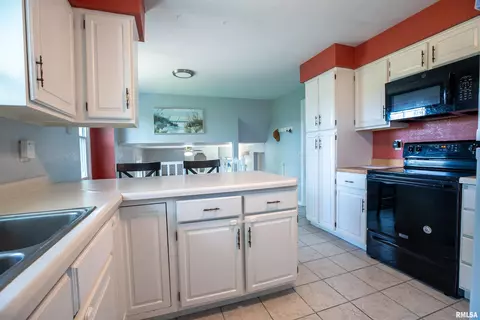 Kitchen - 4823 S Valeta Ct, Mapleton, IL 61547 photo 1 of 4