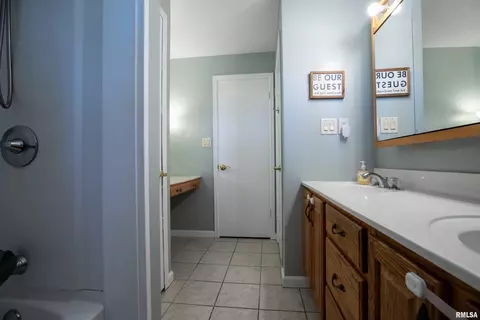 Bath - 4823 S Valeta Ct, Mapleton, IL 61547 photo 3 of 3