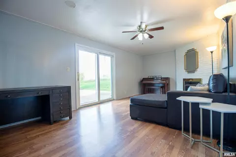Living - 4823 S Valeta Ct, Mapleton, IL 61547 photo 2 of 4