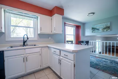 Kitchen - 4823 S Valeta Ct, Mapleton, IL 61547 photo 2 of 4