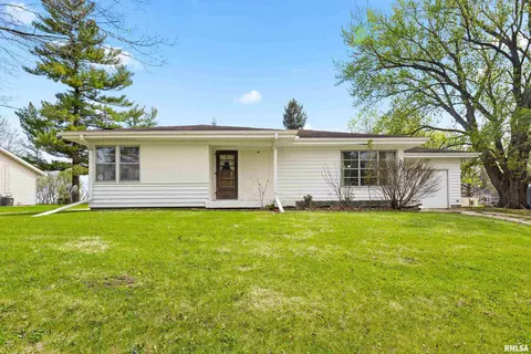 414 E Jefferson St, Toulon, IL 61483