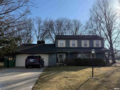 101 Oakland Ln, Macomb, IL 61455
