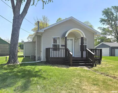 823 N Broadway St, Lewistown, IL 61542