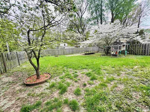 711 E Piper St, Macomb, IL 61455 photo 2