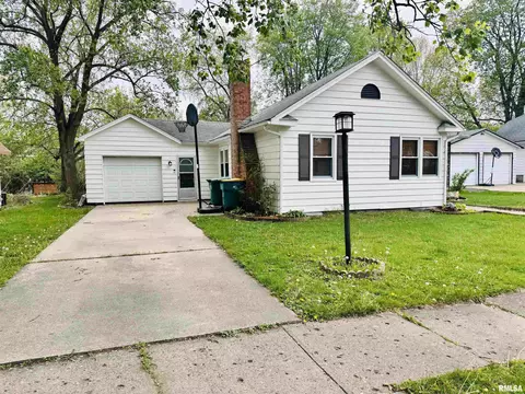 711 E Piper St, Macomb, IL 61455