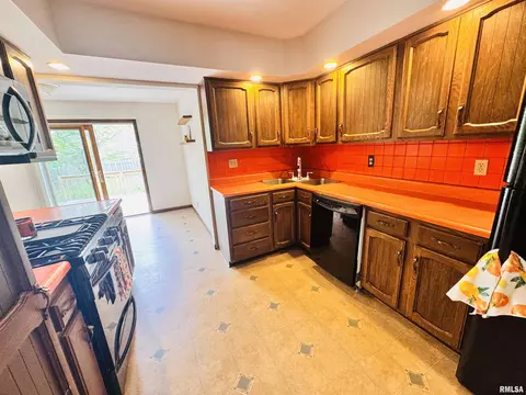 711 E Piper St, Macomb, IL 61455 photo 28