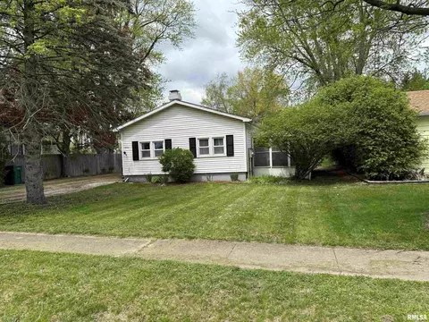 Exterior - 1320 E Wheeler St, Macomb, IL 61455 photo 1 of 8