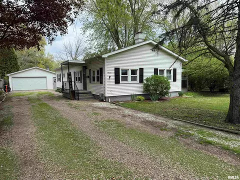 1320 E Wheeler St, Macomb, IL 61455