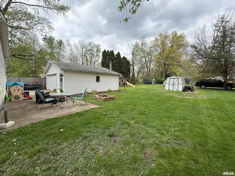 Exterior - 1320 E Wheeler St, Macomb, IL 61455 photo 6 of 8