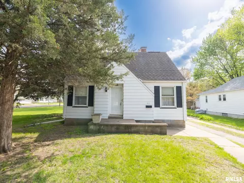 128 Lucinda St, Pekin, IL 61554