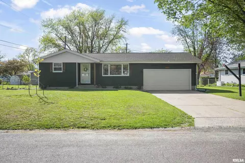 500 Whippoorwill Dr, Washington, IL 61571